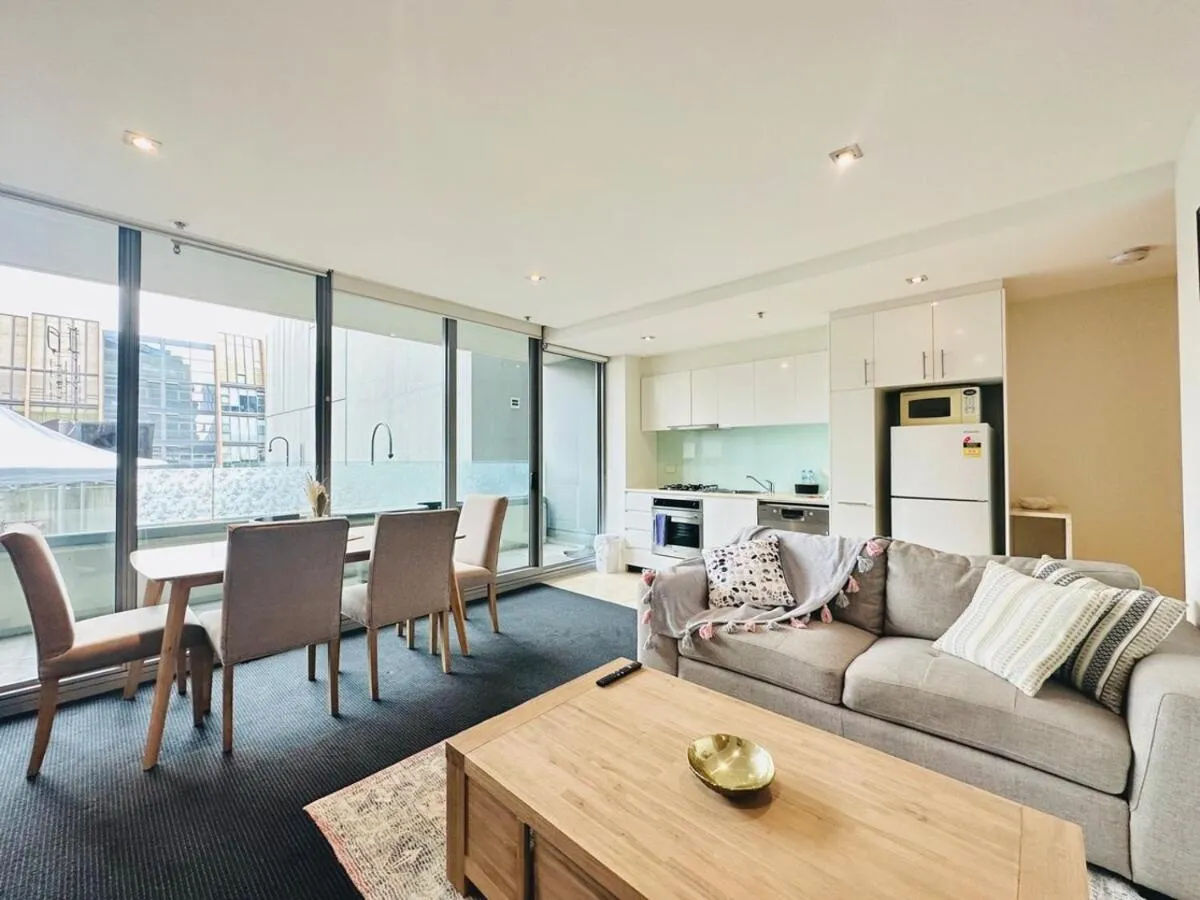 Walk To Crown 1br Apt Balcony Wifi Pool Gym — 4