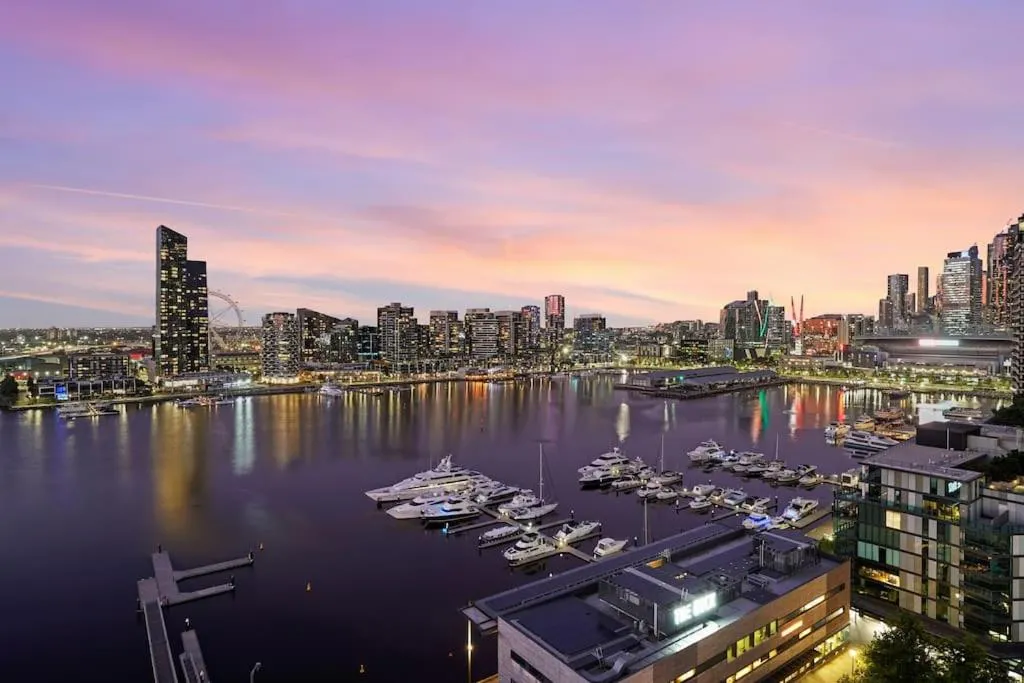 Waterfront 3Bed2B2C with 50 Sqm Expansive Balcony