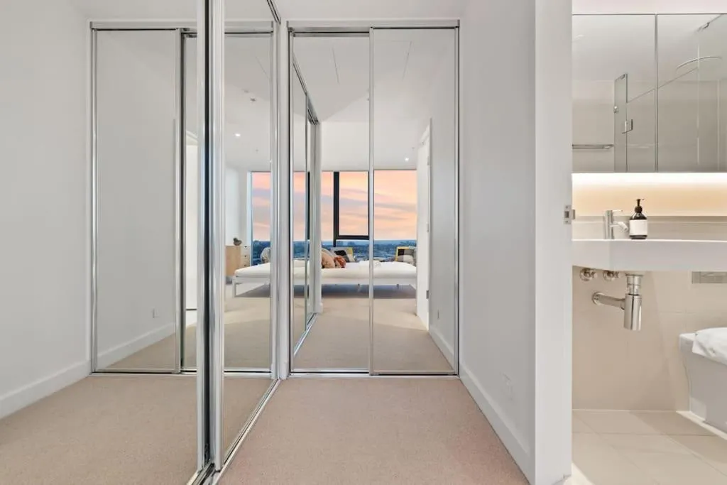 Waterfront 3Bed2B2C with 50 Sqm Expansive Balcony — 3