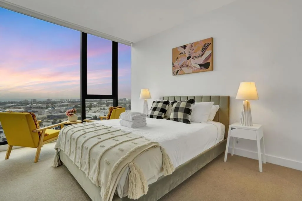 Waterfront 3Bed2B2C with 50 Sqm Expansive Balcony — 2