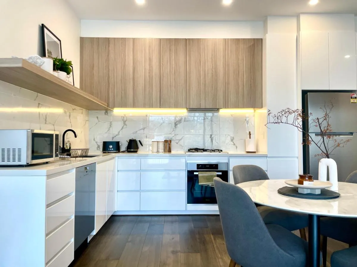 Your home on Glover St Sth Melbourne (With Parking) — 4