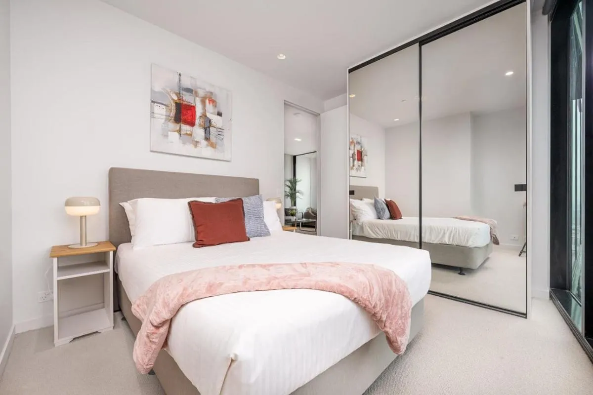 180 Degrees City Views, 2BR Apartment with Pool, Spa and Gym — 2