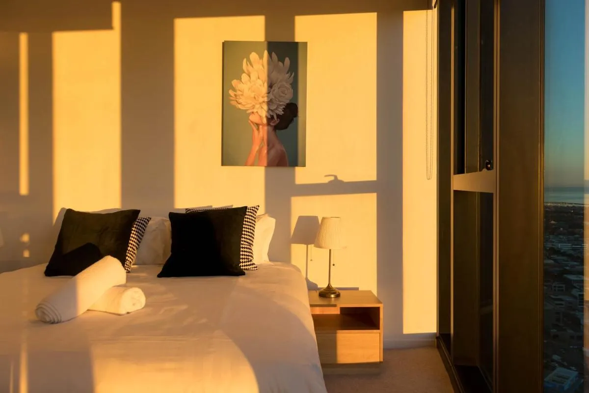 1 BRM, Southbank, King Bed, Lvl 37 — 2