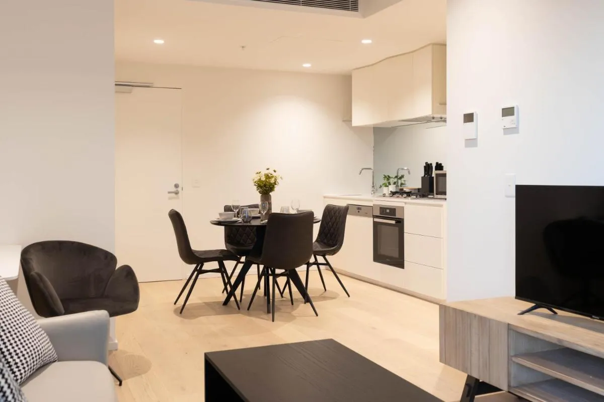 1 BRM, Southbank, King Bed, Lvl 37 — 5