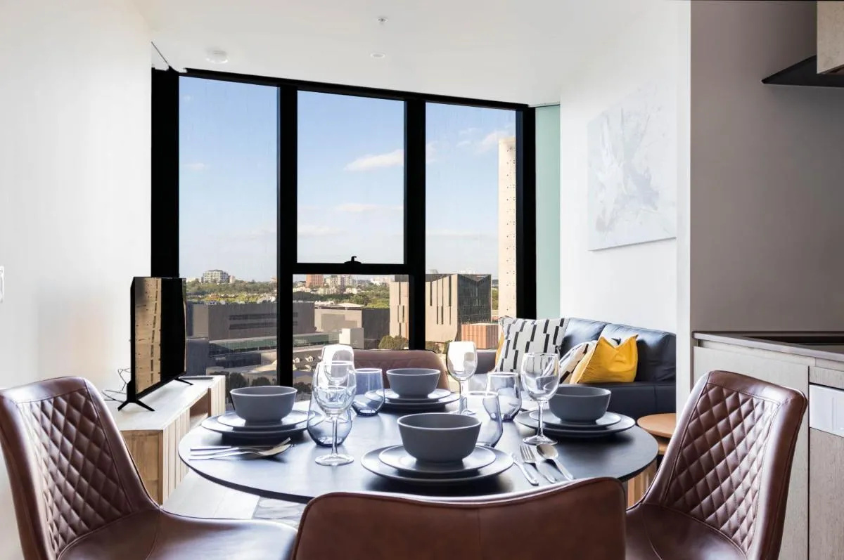 1 BRM, Southbank, Next to Crown, King Bed — 4