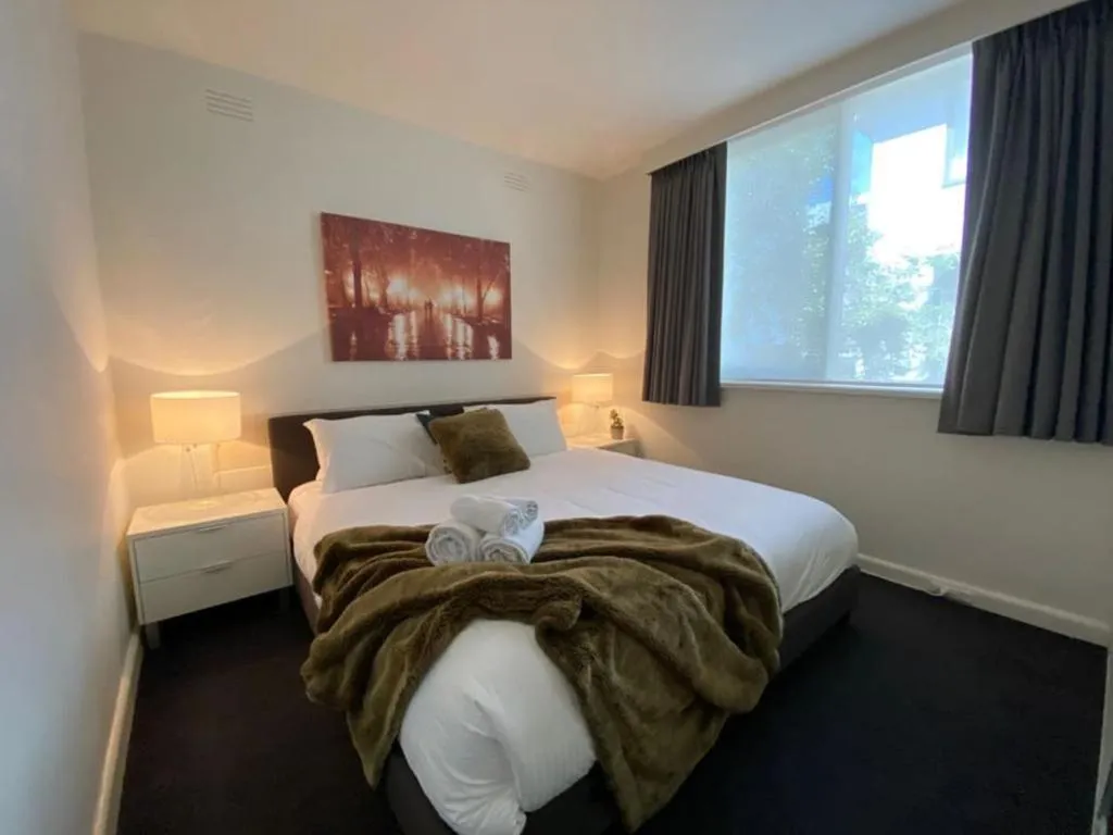 1 Bdrm With Parking, Walk to Beach
