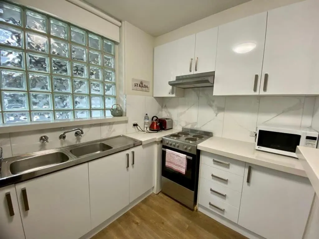 1 Bdrm With Parking, Walk to Beach — 4