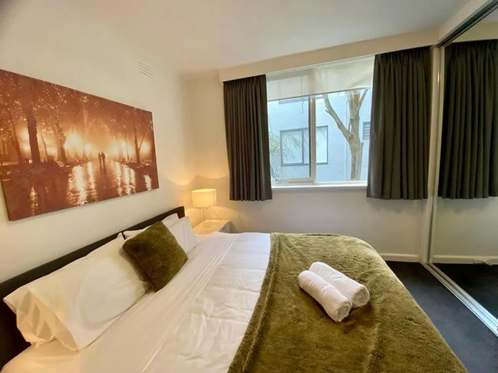 1 Bdrm With Parking, Walk to Beach — 2