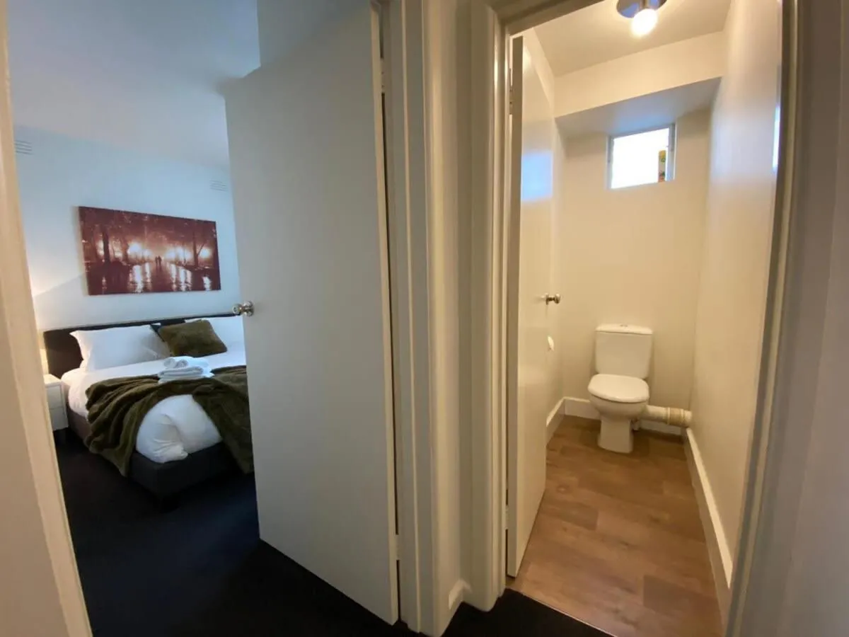 1 Bdrm With Parking, Walk to Beach — 3