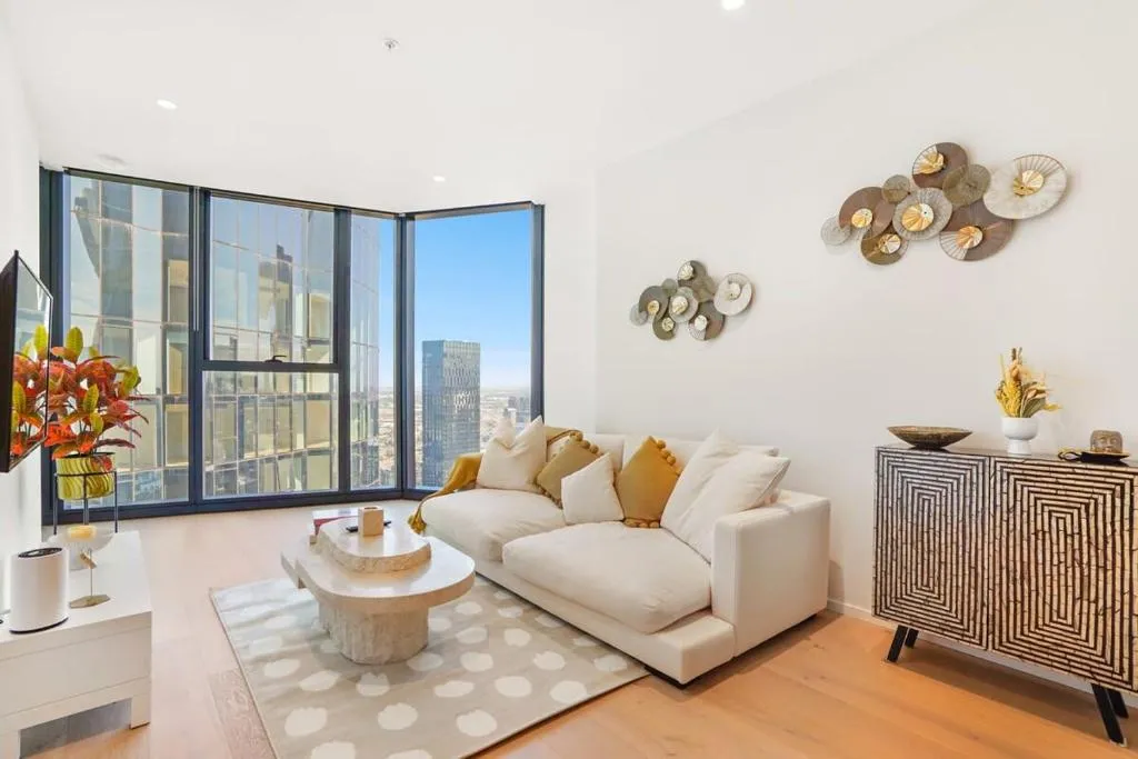 1 Bed APT with Incredible View – Melbourne Square