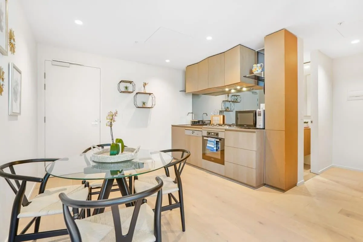 1 Bed APT with Incredible View – Melbourne Square — 5