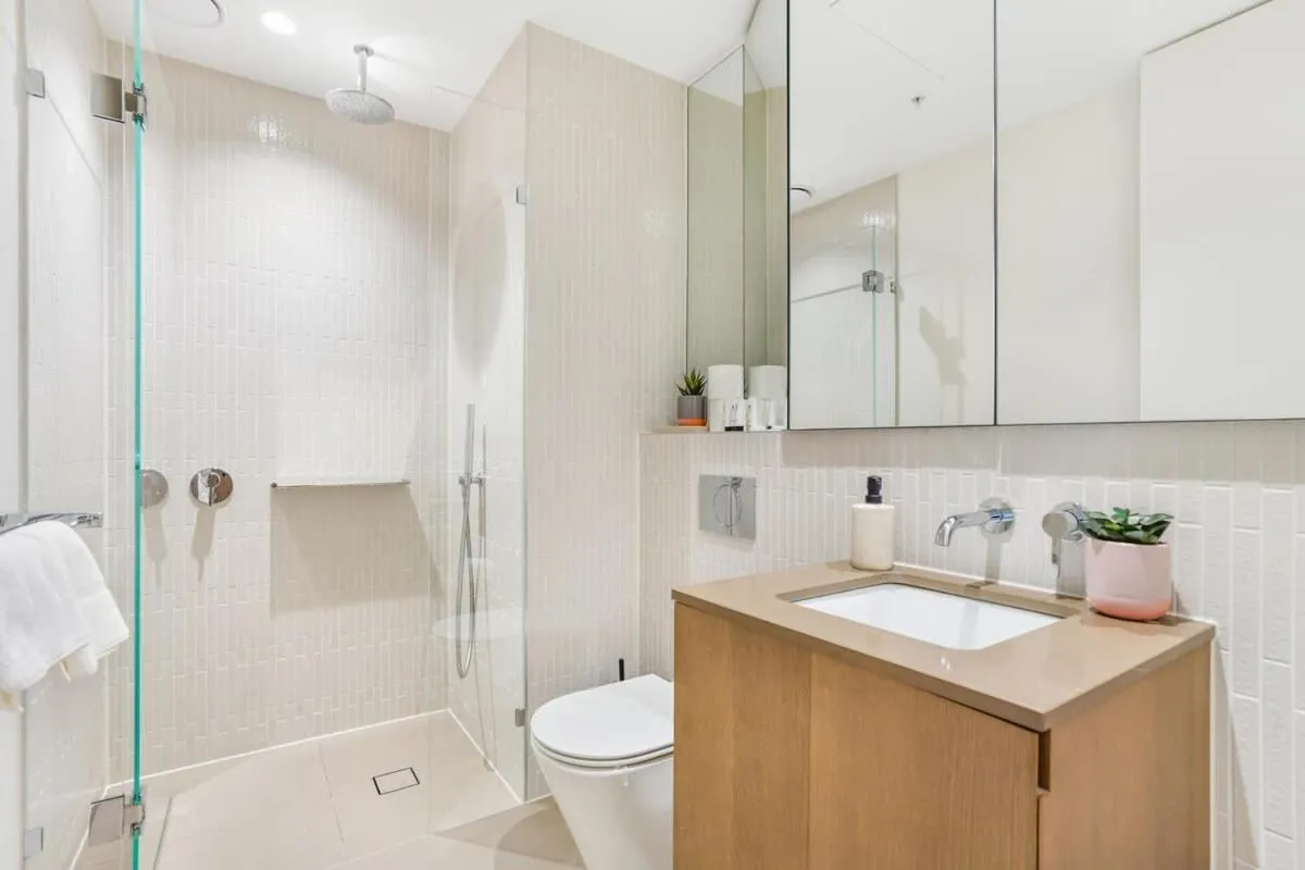 1 Bed APT with Incredible View – Melbourne Square — 3