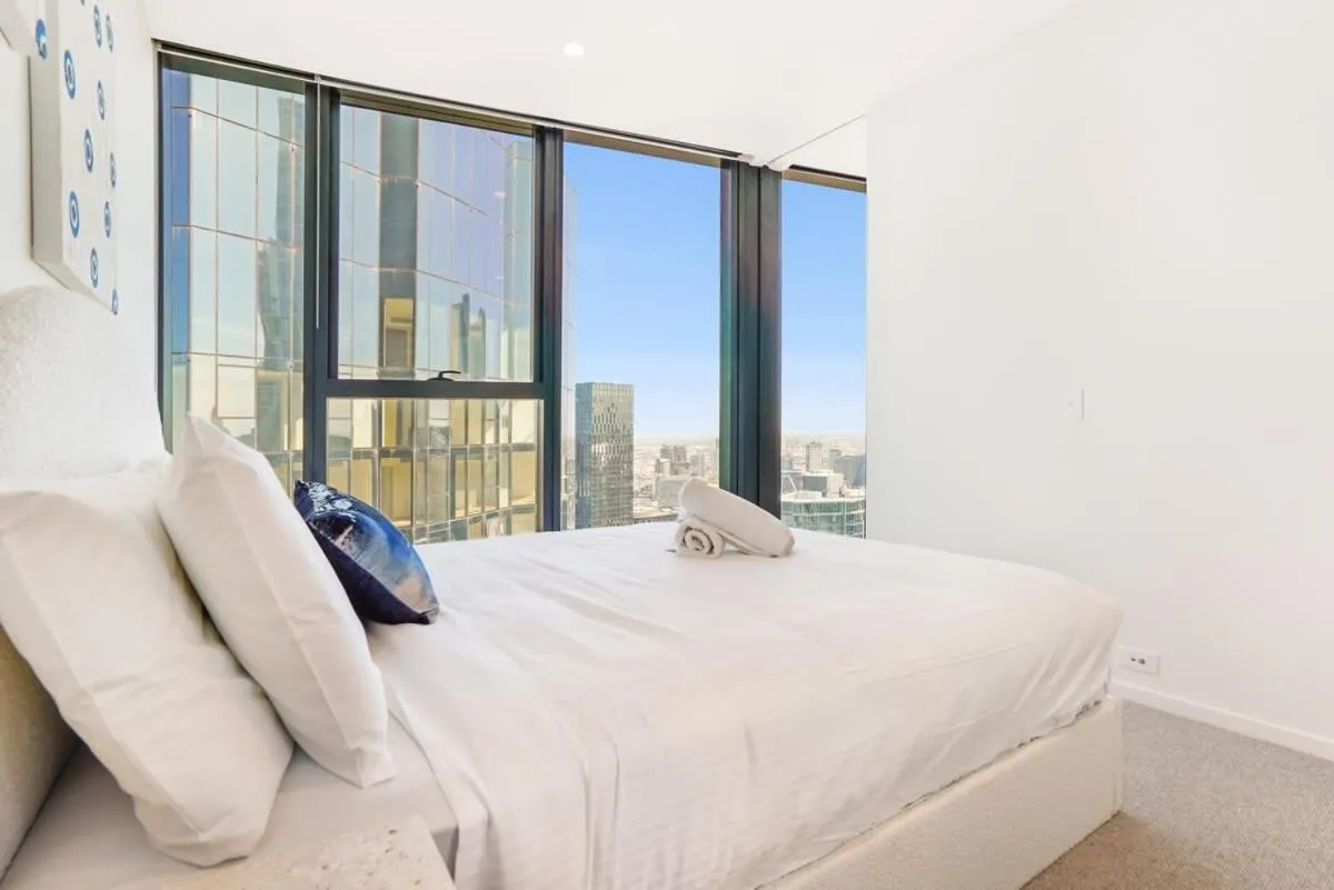 1 Bed APT with Incredible View – Melbourne Square — 2