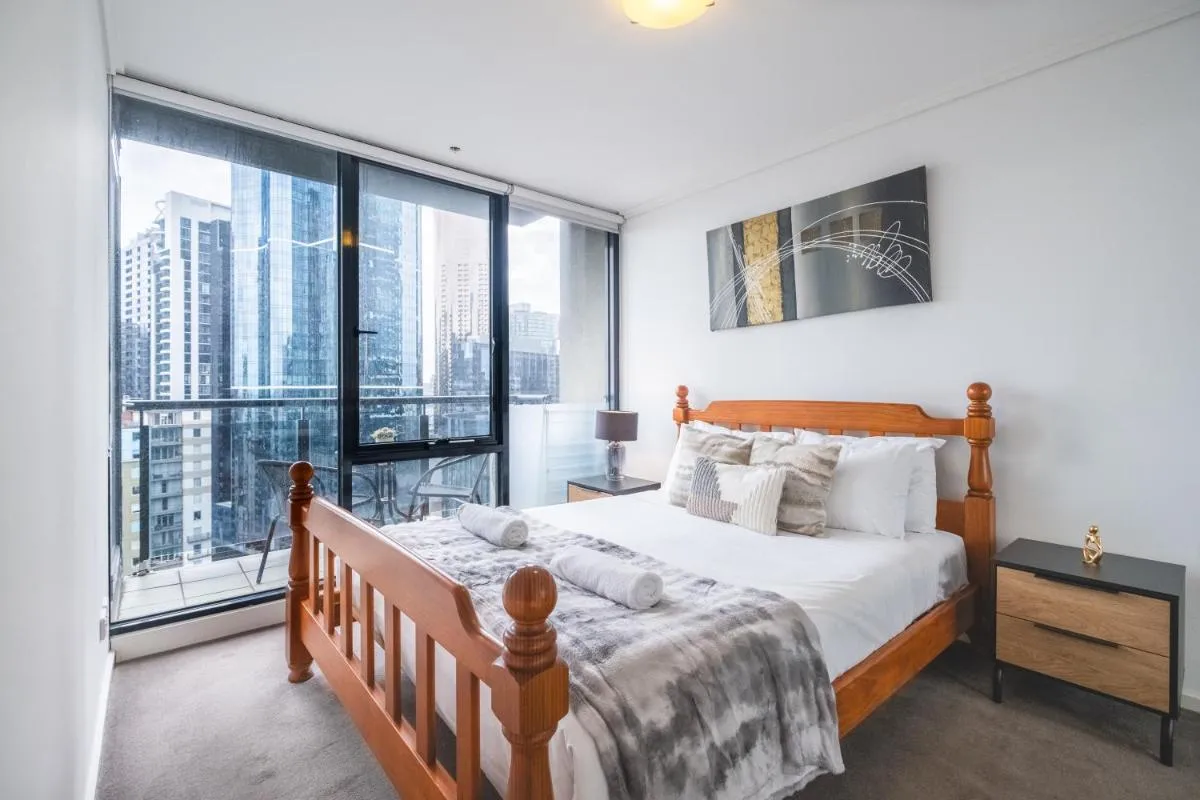 24th Floor Beauty 2br Southbankpoolgymparking — 2