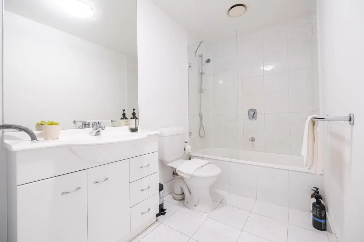 24th Floor Beauty 2br Southbankpoolgymparking — 3