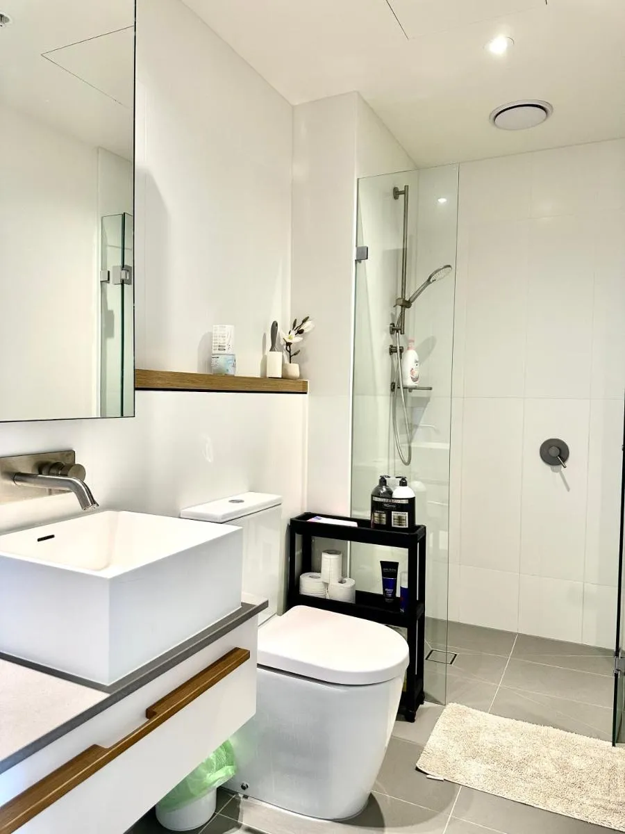 2B1B Cozy near Train Station + Free Parking! — 5
