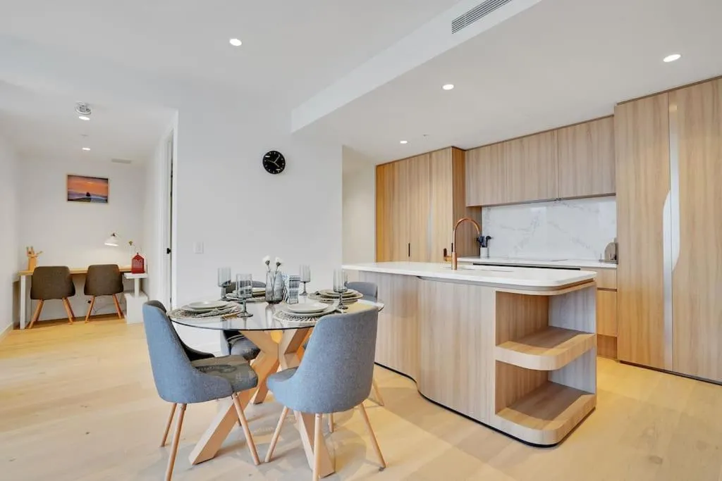 2B2B Carlton Garden at Doorstep — 4