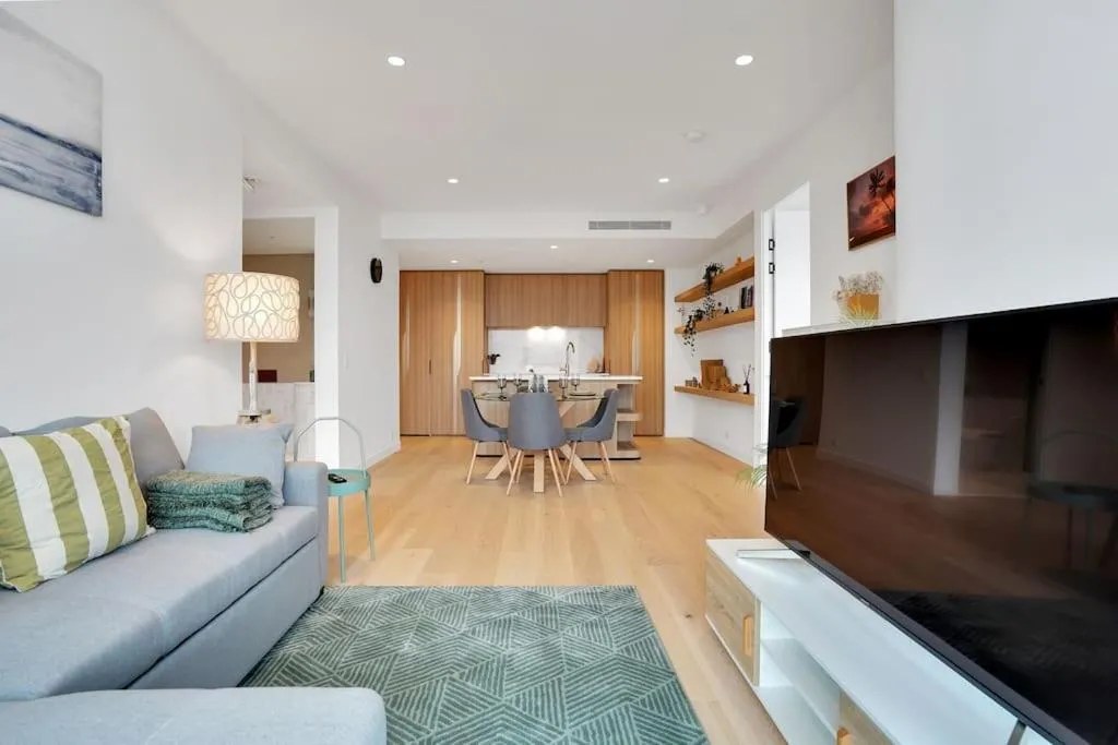 2B2B Carlton Garden at Doorstep — 5