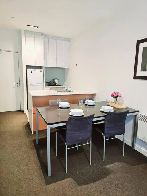 2BD Melbourne Apt Near Vic Market — 5