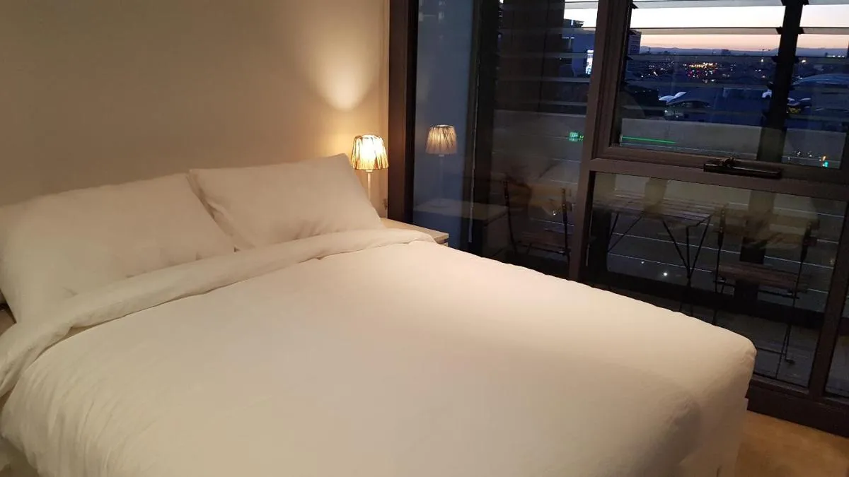 2BEDS Melbourne Central|Crown Casino|Colin|S Cross — 2
