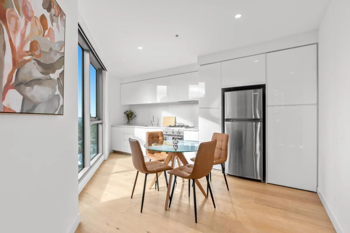 2BR 2 BATH, Southbank, City View, Lvl 31 — 5