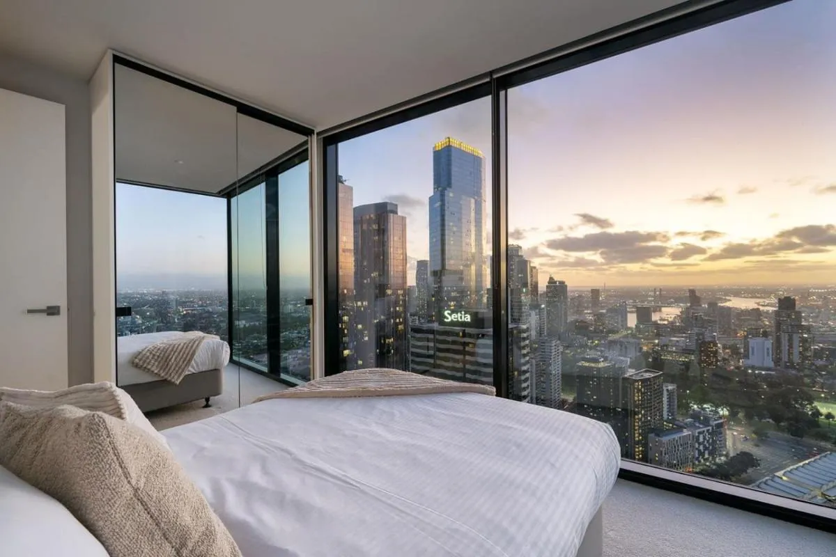 2BR Apartment, Panoramic 180 Degrees Views on 52nd Floor — 2