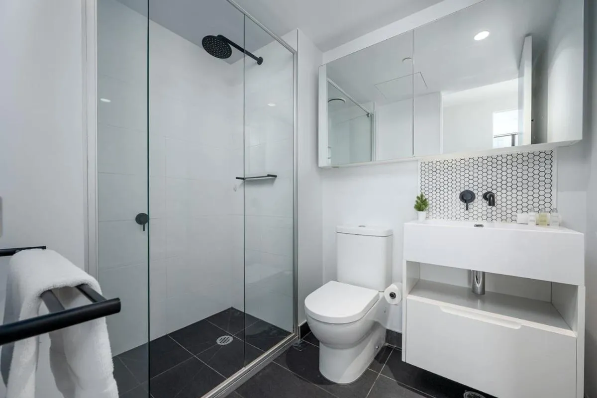 2BR Apartment, Panoramic 180 Degrees Views on 52nd Floor — 3