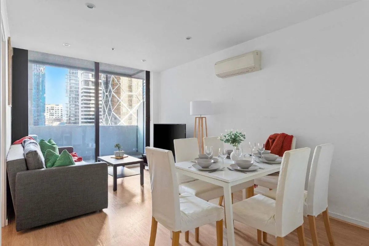 2BR Apt Next to Melbourne Central with City Views — 5
