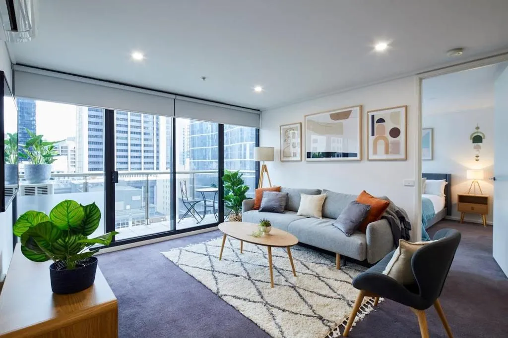 2 Bdrm 2 Bthrm Apt With Parking in Central CBD