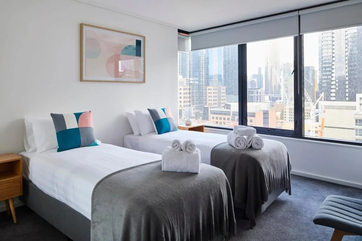 2 Bdrm 2 Bthrm Apt With Parking in Central CBD — 2