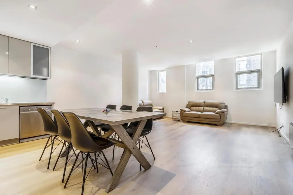 2-Bedroom Apartment in Melbourne City with carpark