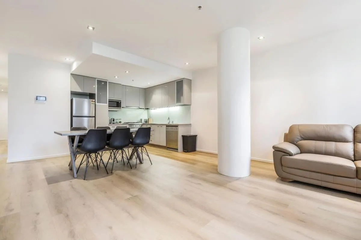 2-Bedroom Apartment in Melbourne City with carpark — 3