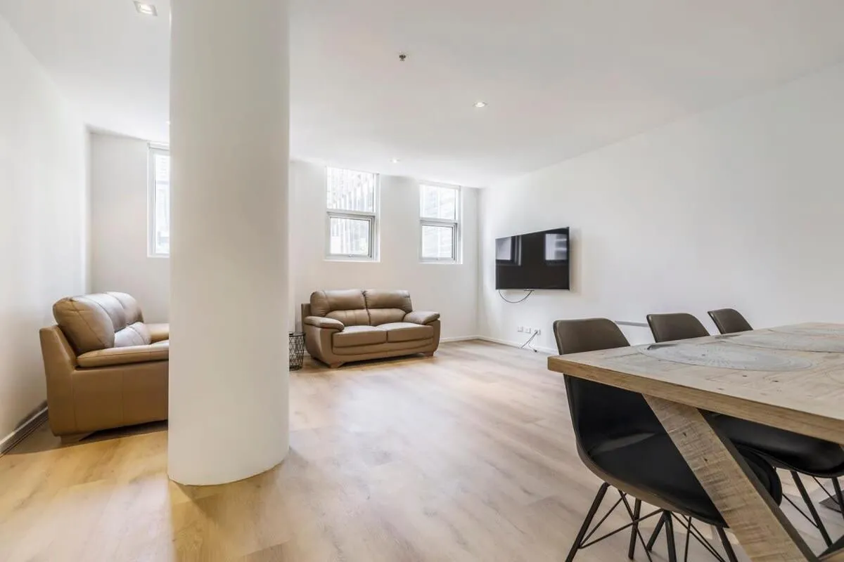 2-Bedroom Apartment in Melbourne City with carpark — 5