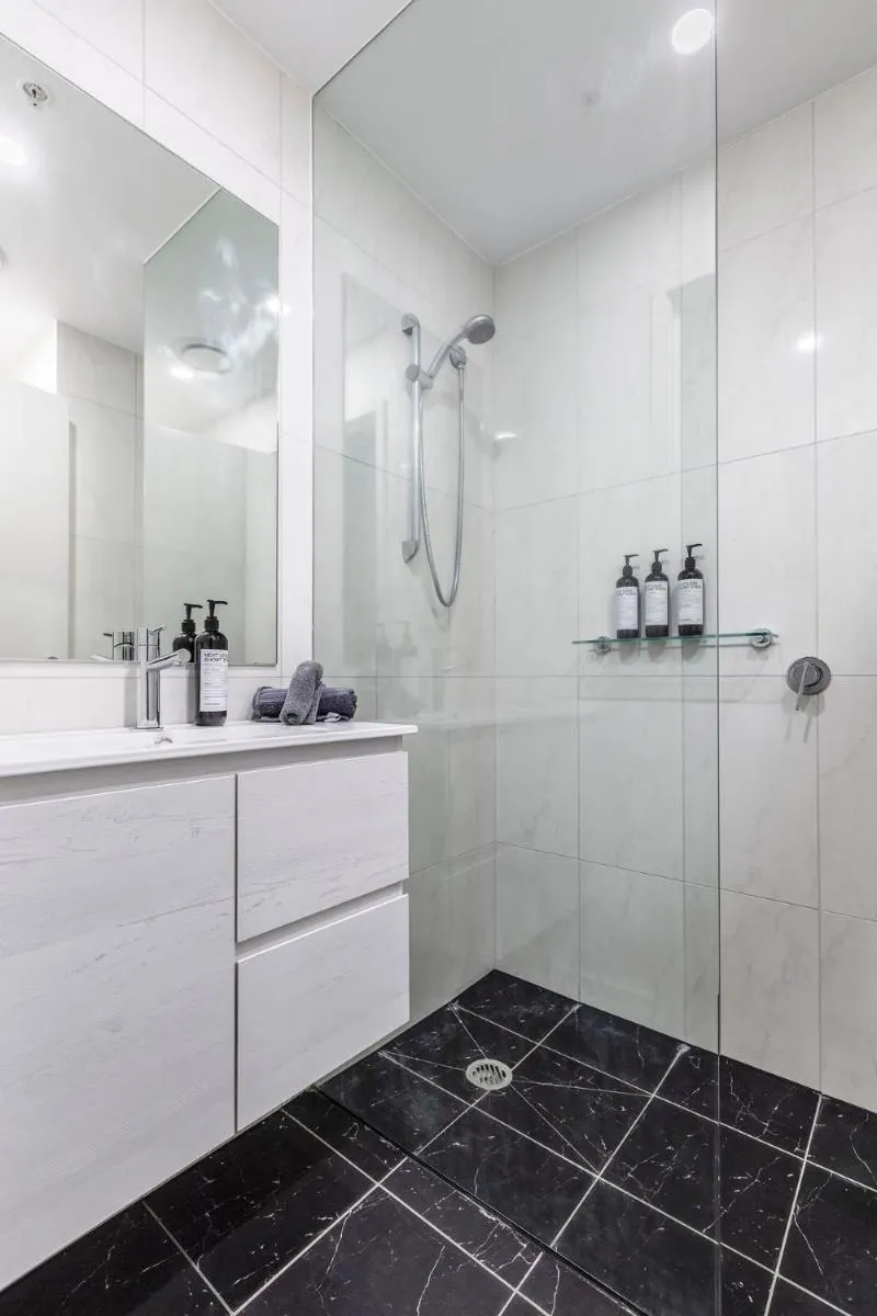 2-Bedroom Apartment in Melbourne City with carpark — 4