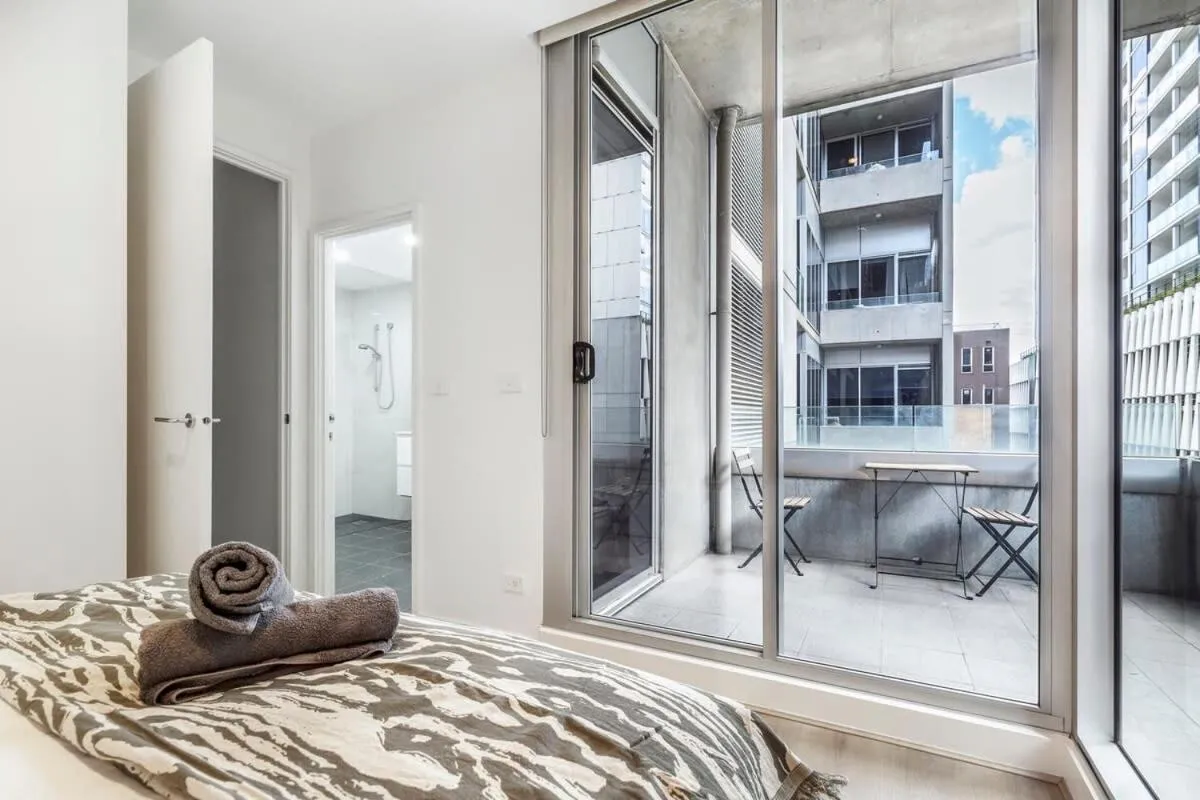 2-Bedroom Apartment in Melbourne City with carpark — 2