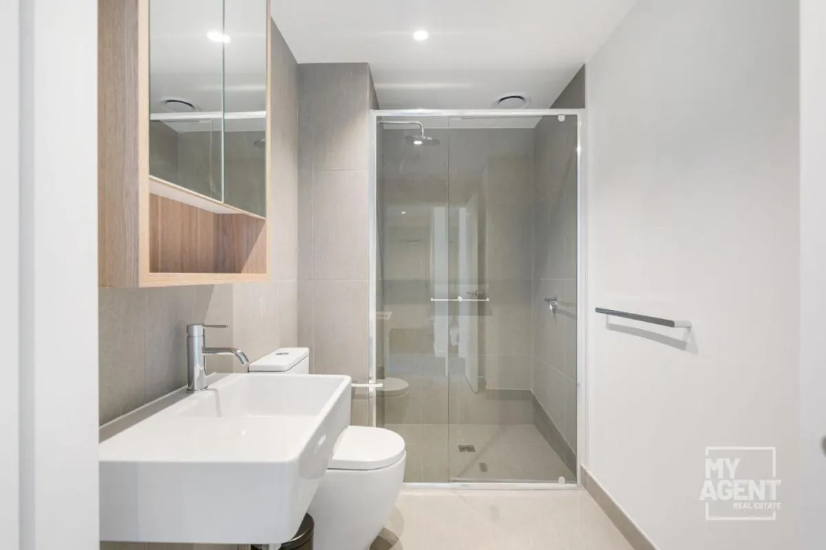 2 Bedroom Apartment in Southbanks Stature Building — 3