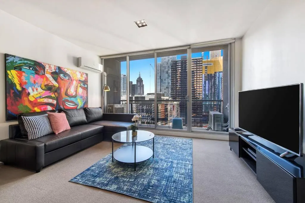 2Br 2Ba CBD Retreat-Best Location – 1 car space