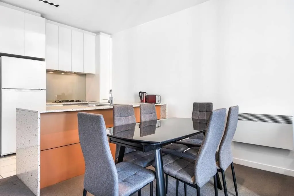 2Br 2Ba CBD Retreat-Best Location – 1 car space — 5