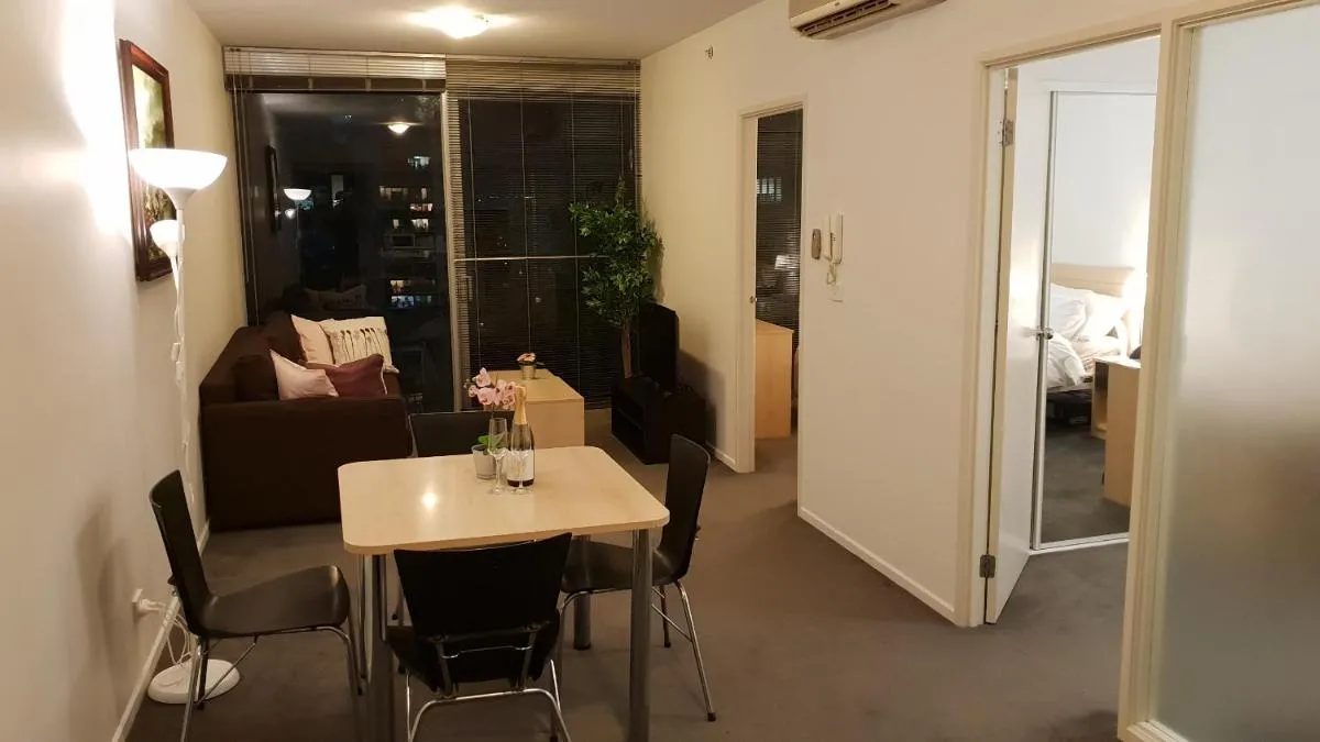 2 bedrooms CBD FREE Tram apartment (Melb Central, China Town, Queen Victoria Market, Melbourne University, RMIT, etc) — 4