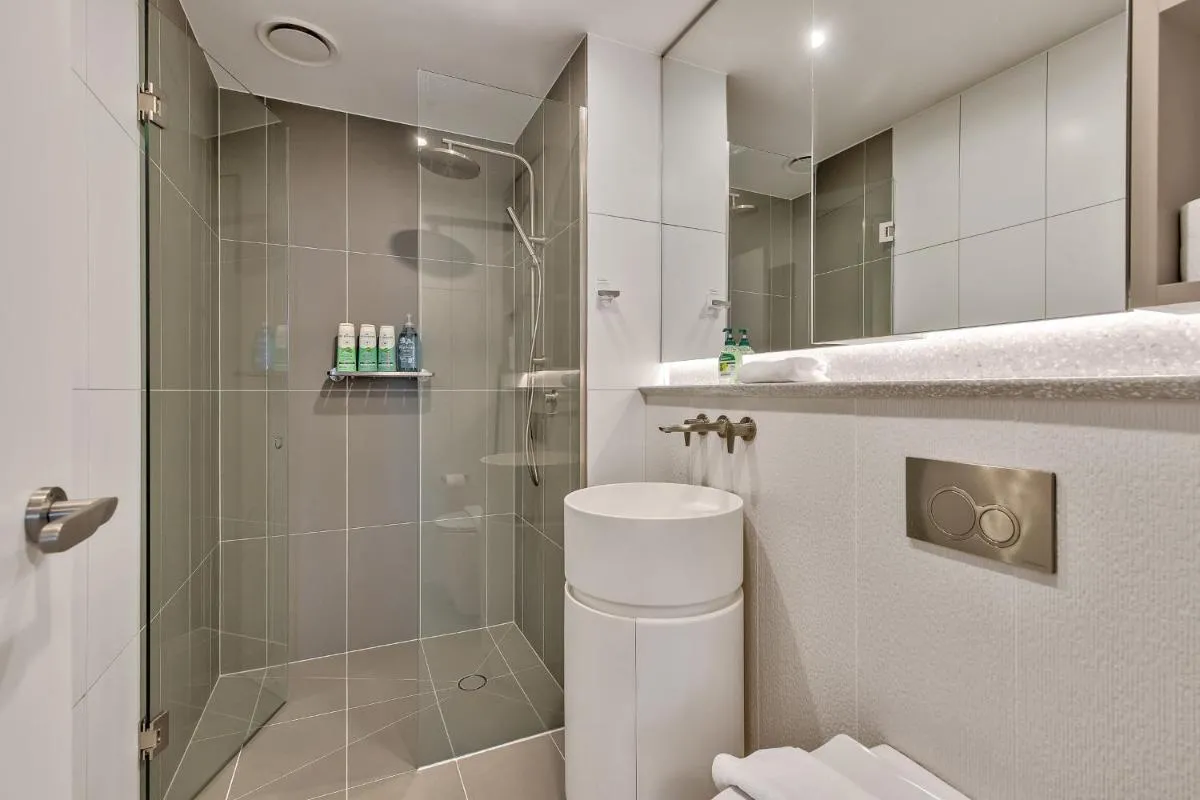 3BR 2BA Chic Apt with Parking — 3