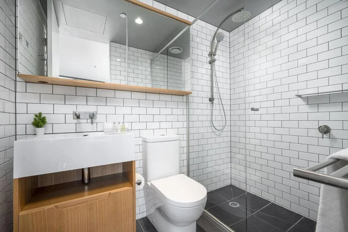 3BR with 180 Degrees Ocean and City Views, Pool, Spa and Gym — 3