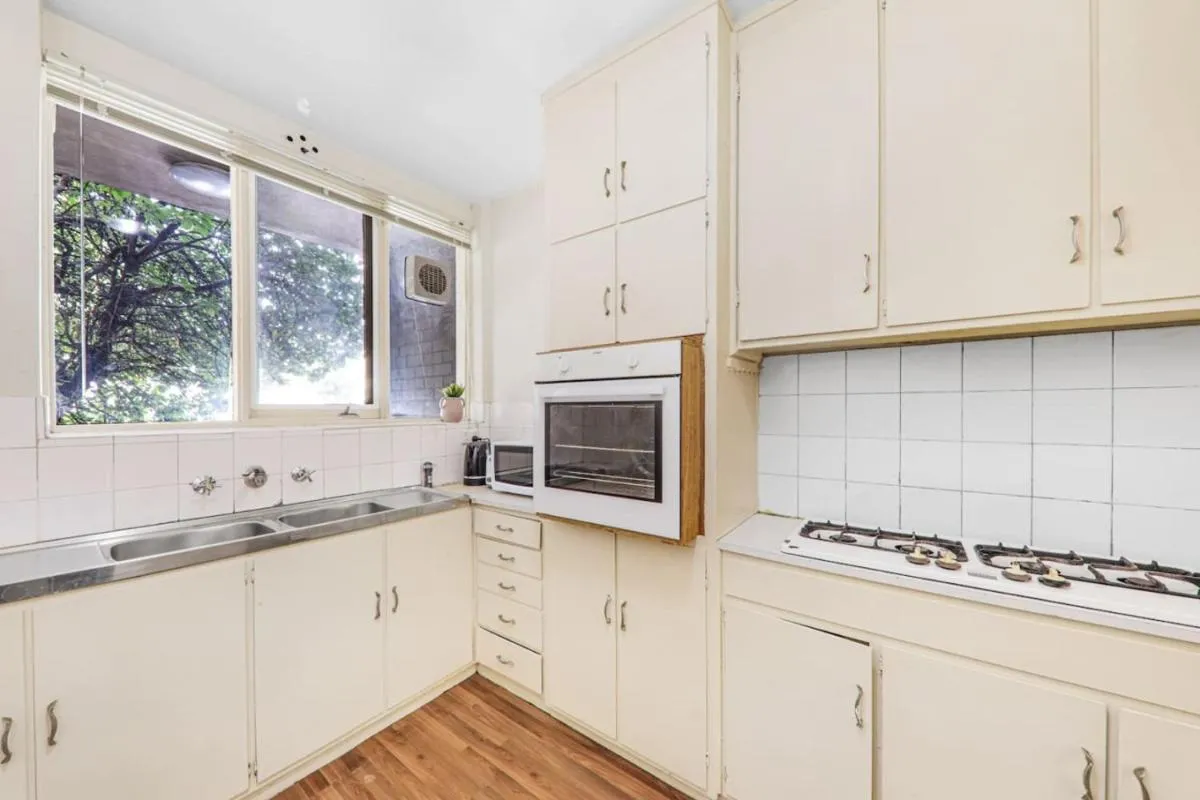 3 Bedroom 60s Retro by Alma Park — 4