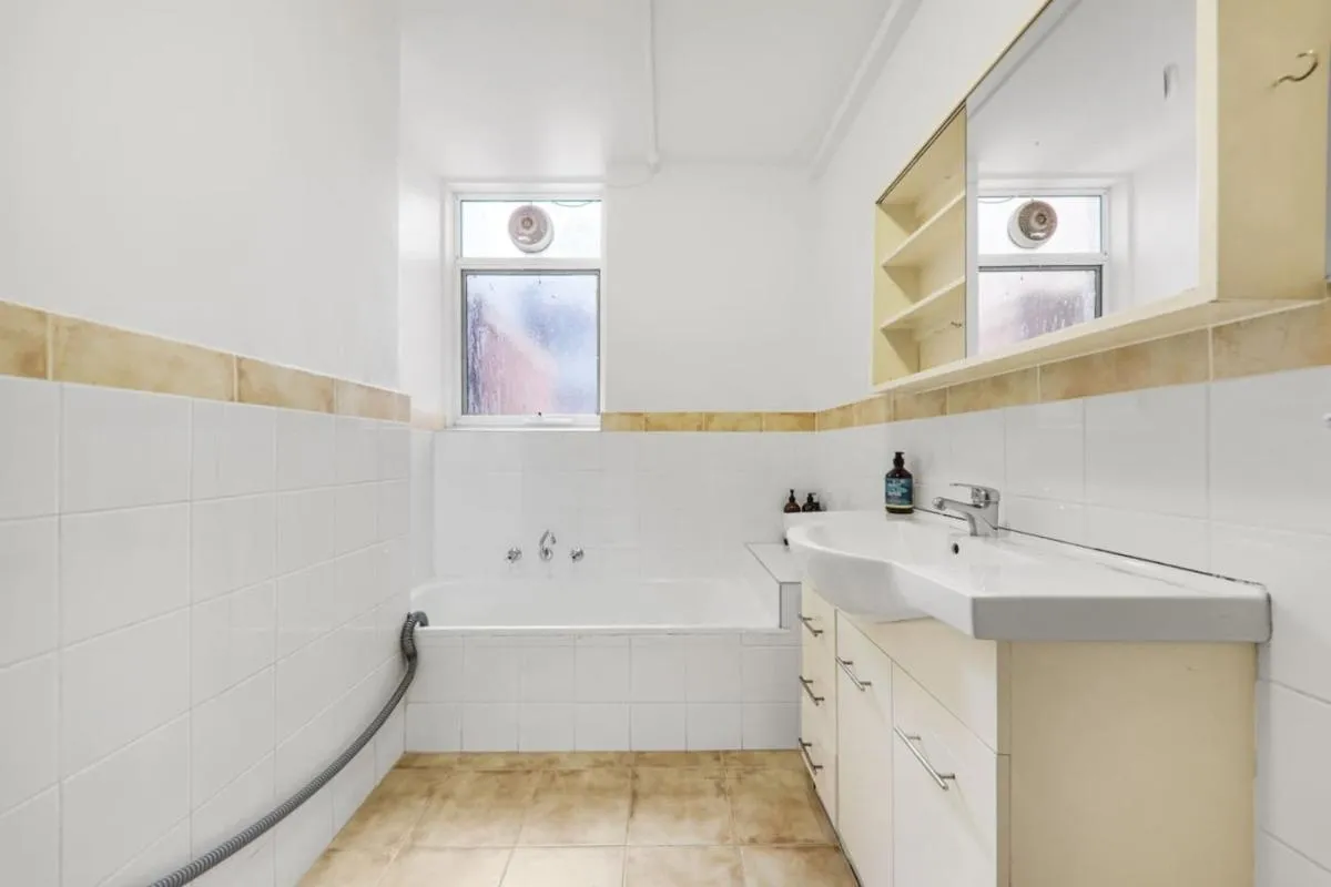 3 Bedroom 60s Retro by Alma Park — 3