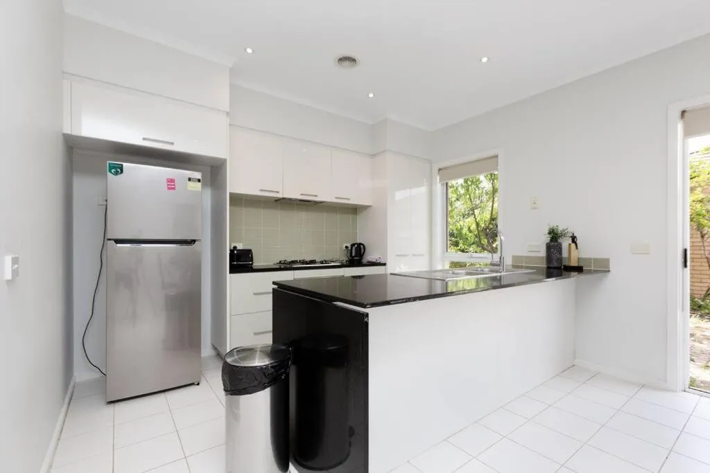 3 bedroom Townhouse In Bonbeach VIC — 4