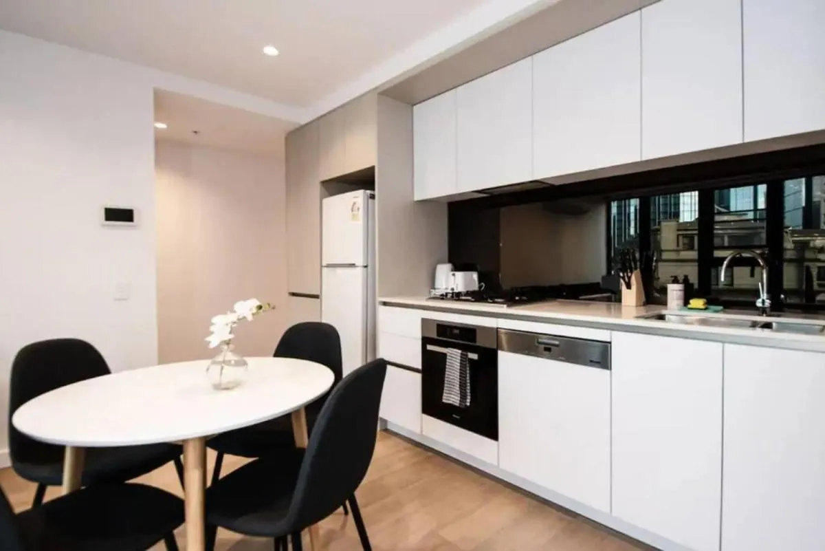 42D Stylish 2BR Apt wCity view nr Yarra River Crown — 5