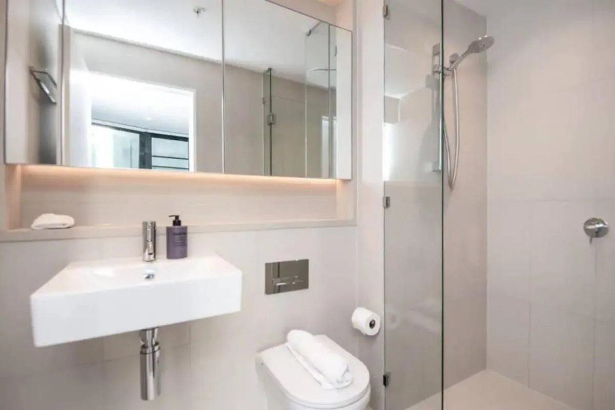 42D Stylish 2BR Apt wCity view nr Yarra River Crown — 3