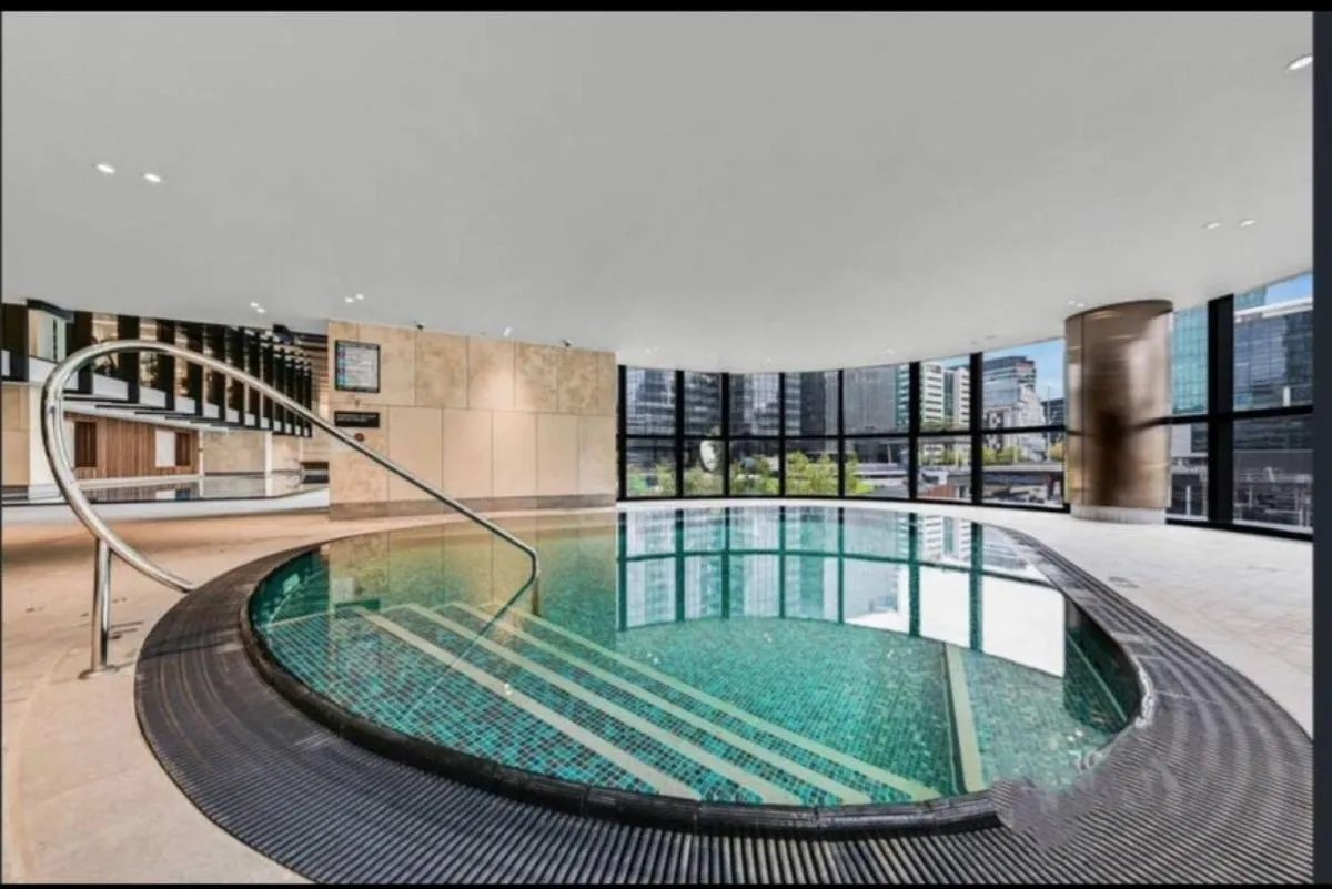 42D Stylish 2BR Apt wCity view nr Yarra River Crown — 4