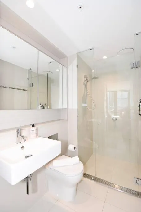 74D 2 Bedroom Apt near Yara river city view with Free Parking — 4