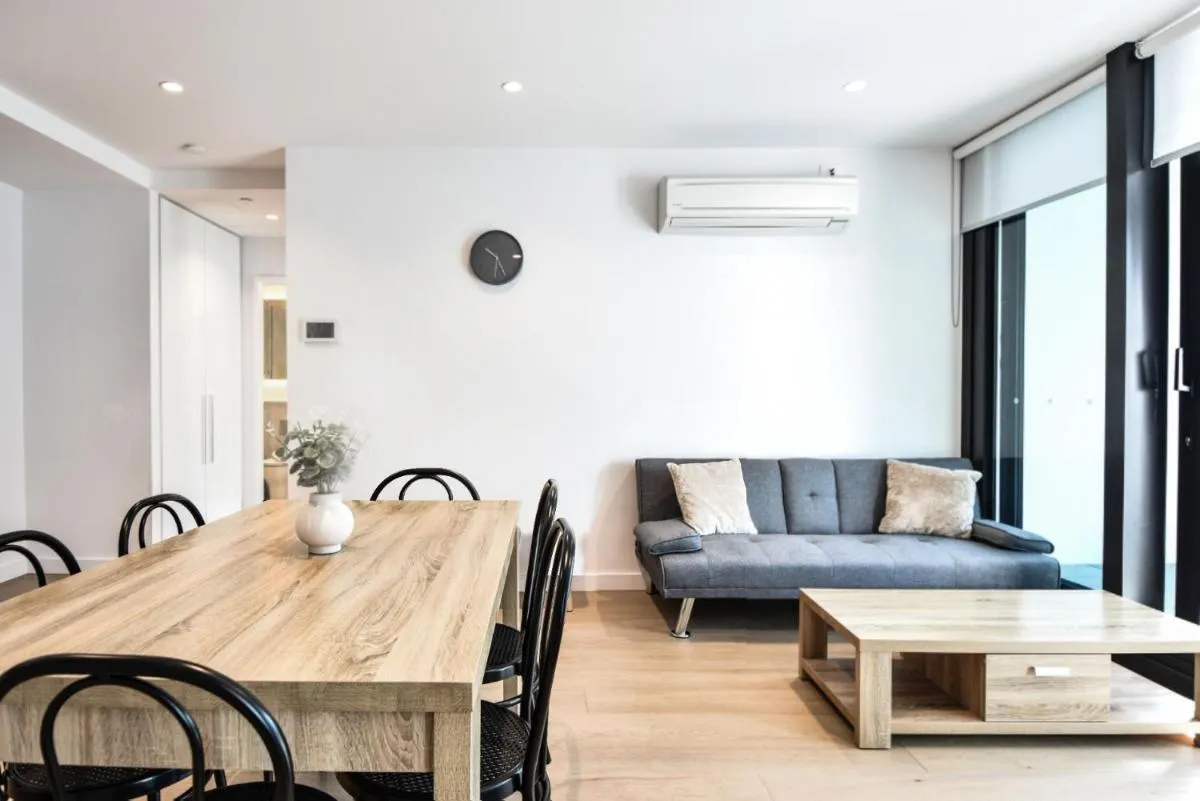 74D 2 Bedroom Apt near Yara river city view with Free Parking — 5
