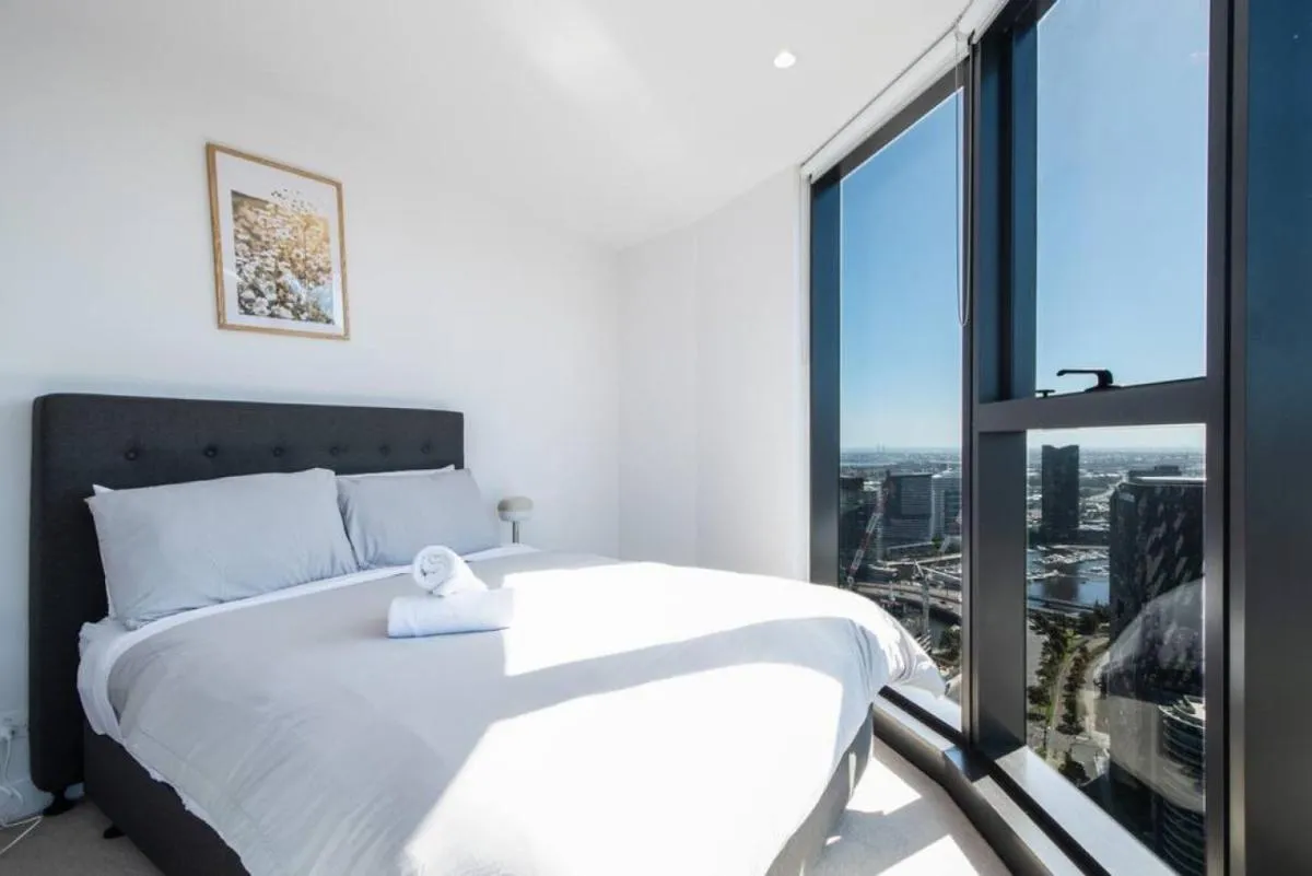 811D High rise 2BR Apt with City view Free parking — 2